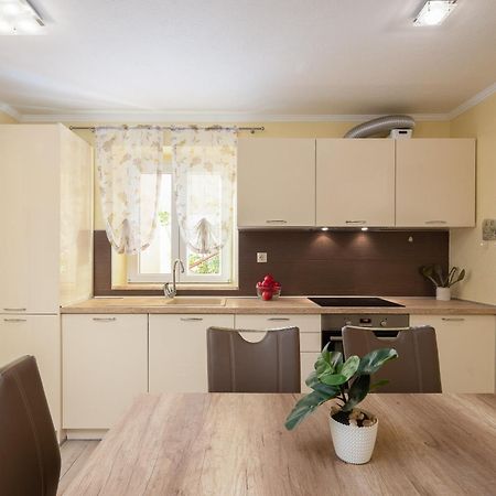 Perla Apartment - 2 Min To The Beach & Free Parking Makarska Eksteriør bilde