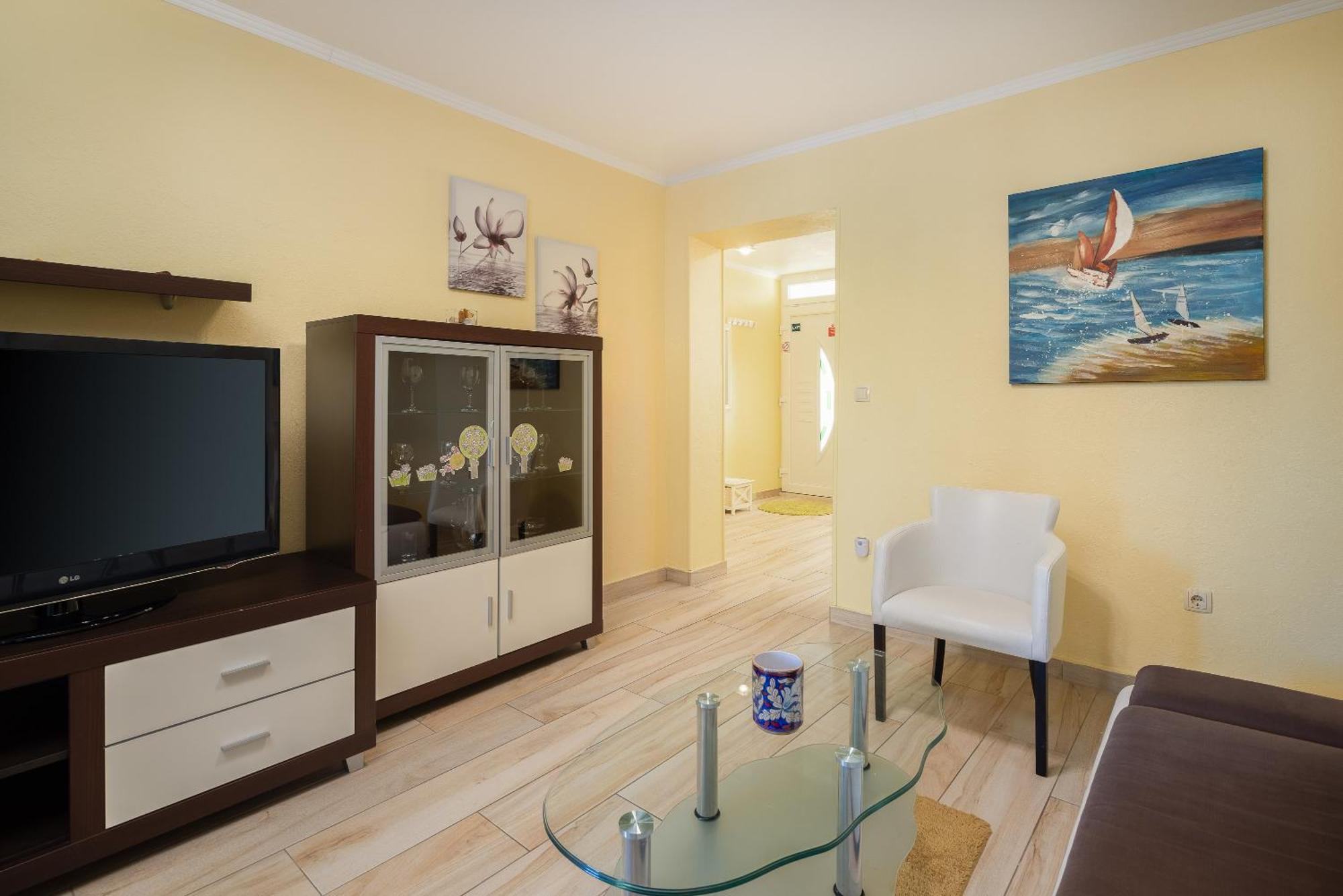 Perla Apartment - 2 Min To The Beach & Free Parking Makarska Eksteriør bilde