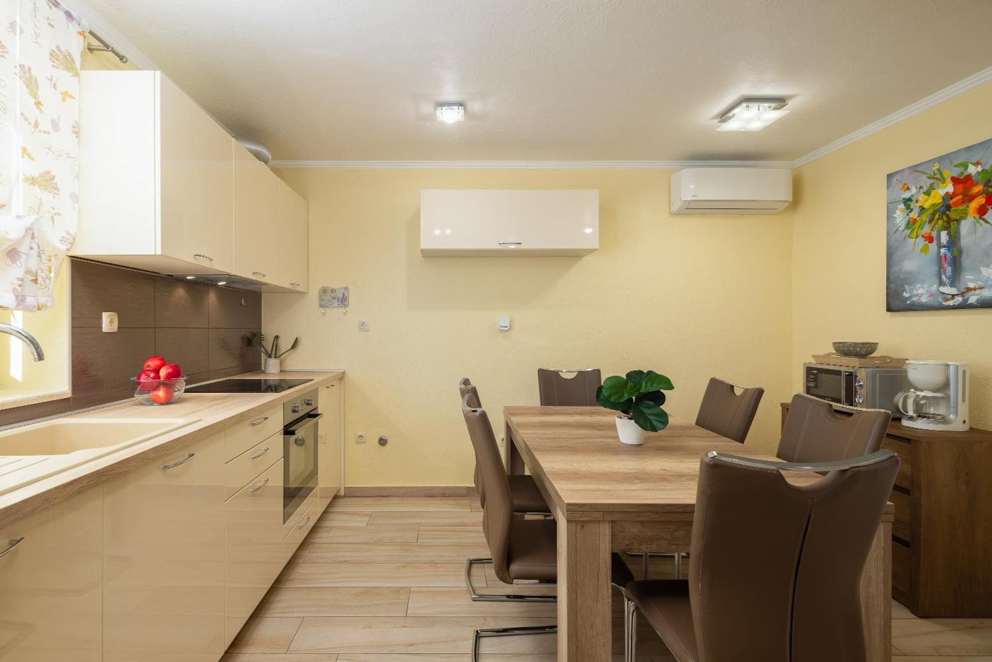 Perla Apartment - 2 Min To The Beach & Free Parking Makarska Eksteriør bilde